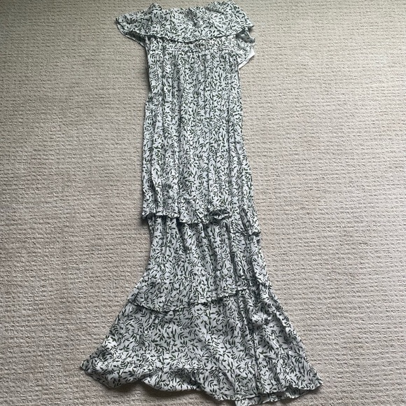 Vici Green and White Floral Maxi Dress - Picture 2 of 6